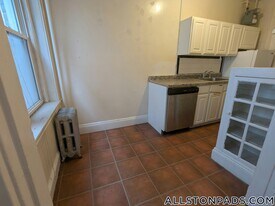 33 Walbridge St in Brookline, MA - Building Photo