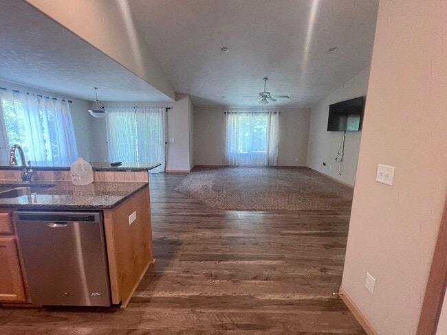1770 Pacific Ridge Ln in Warrenton, OR - Foto de edificio - Building Photo