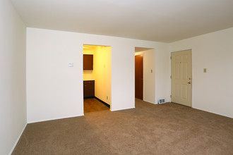 Mayfield Apartments in Valparaiso, IN - Building Photo - Interior Photo