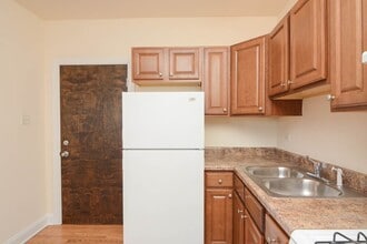 2600 N Kimball Ave, Unit 403 in Chicago, IL - Building Photo - Building Photo