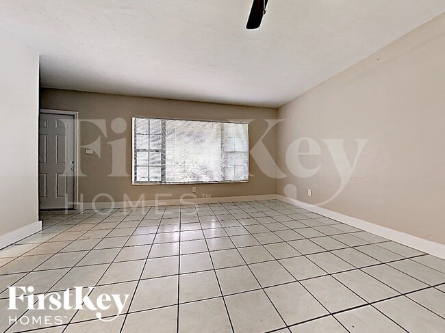 1315 NE 203rd St in Miami, FL - Building Photo - Building Photo