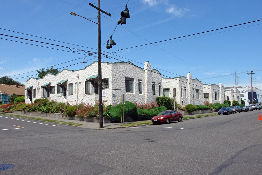 Bennett Court in Portland, OR - Building Photo