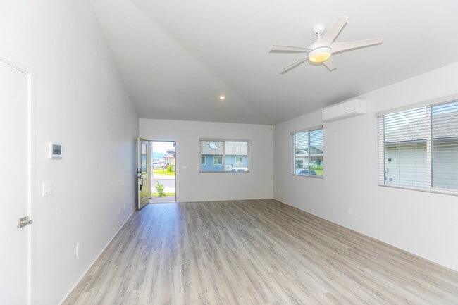 91-4042-4046 Hikuha St in Kapolei, HI - Building Photo - Building Photo