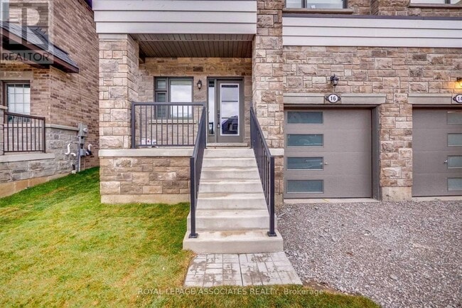 16 Ballinger Wy in Uxbridge, ON - Building Photo - Building Photo
