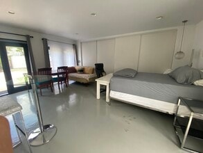 3047 Edgehill Dr in Los Angeles, CA - Foto de edificio - Building Photo