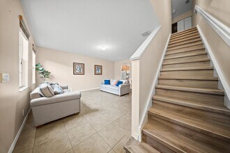 2185 SE Grand Dr in Port St. Lucie, FL - Foto de edificio - Building Photo