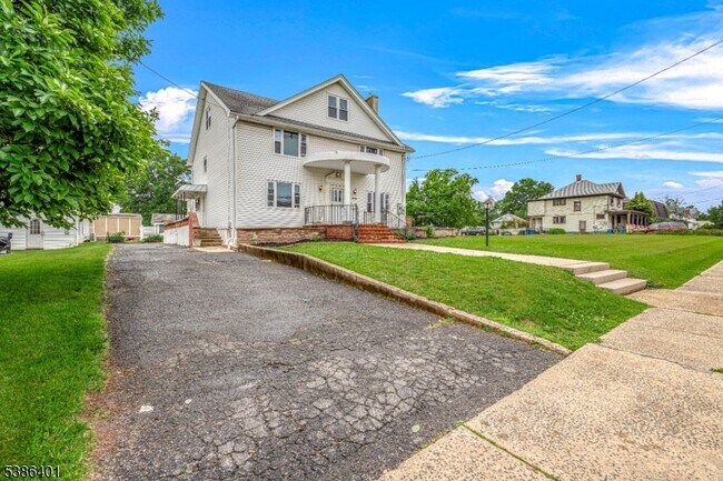 382 E Main St in Somerville, NJ - Building Photo - Building Photo