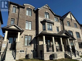 15 Verbena St in East Gwillimbury, ON - Building Photo