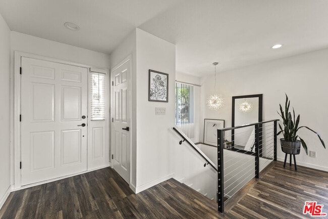 11621 Sunshine Terrace in Los Angeles, CA - Building Photo - Building Photo