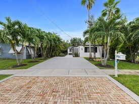 26 NE 3rd St in Dania Beach, FL - Building Photo