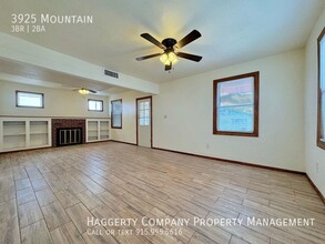 3925 Mountain in El Paso, TX - Foto de edificio - Building Photo