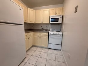 208 Undercliff Ave, Unit B6 in Edgewater, NJ - Foto de edificio - Building Photo