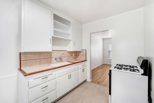 Washington Blvd. Marina Apartments - near ... in Venice, CA - Building Photo - Building Photo