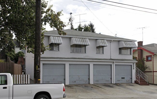 1952 35th Ave in Oakland, CA - Foto de edificio - Building Photo