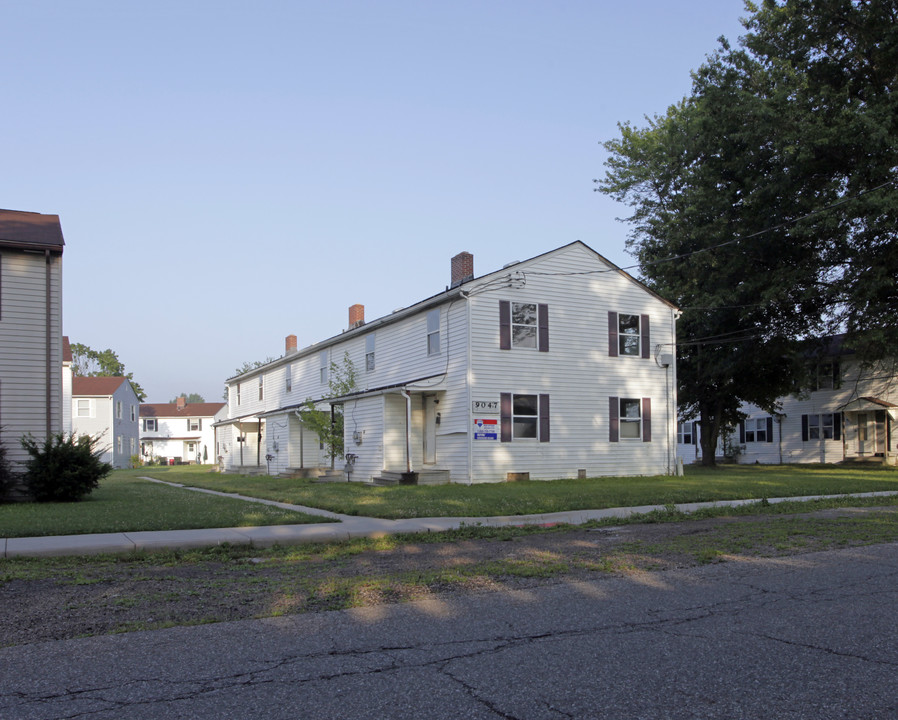 9047 Maple Grove Rd in Windham, OH - Building Photo