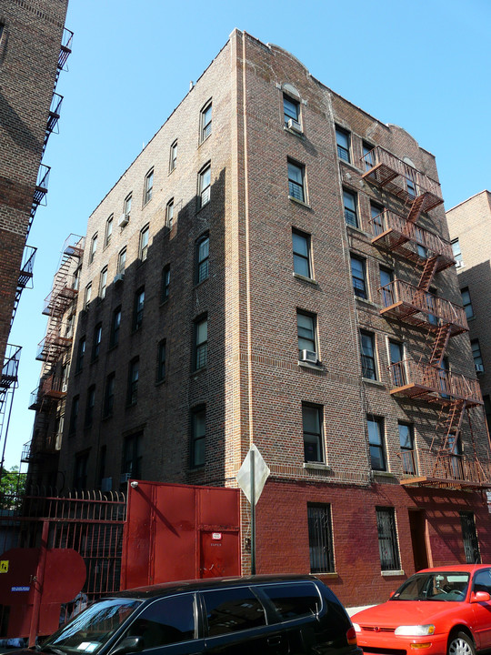 116 W 197th St in Bronx, NY - Building Photo