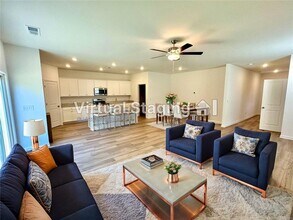 6015 Deer Run St in Union City, GA - Building Photo - Building Photo