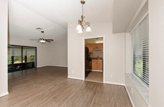 800 NW Fork Rd in Stuart, FL - Foto de edificio - Building Photo