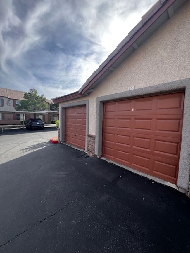 1725 Queen Victoria St in Las Vegas, NV - Building Photo - Building Photo