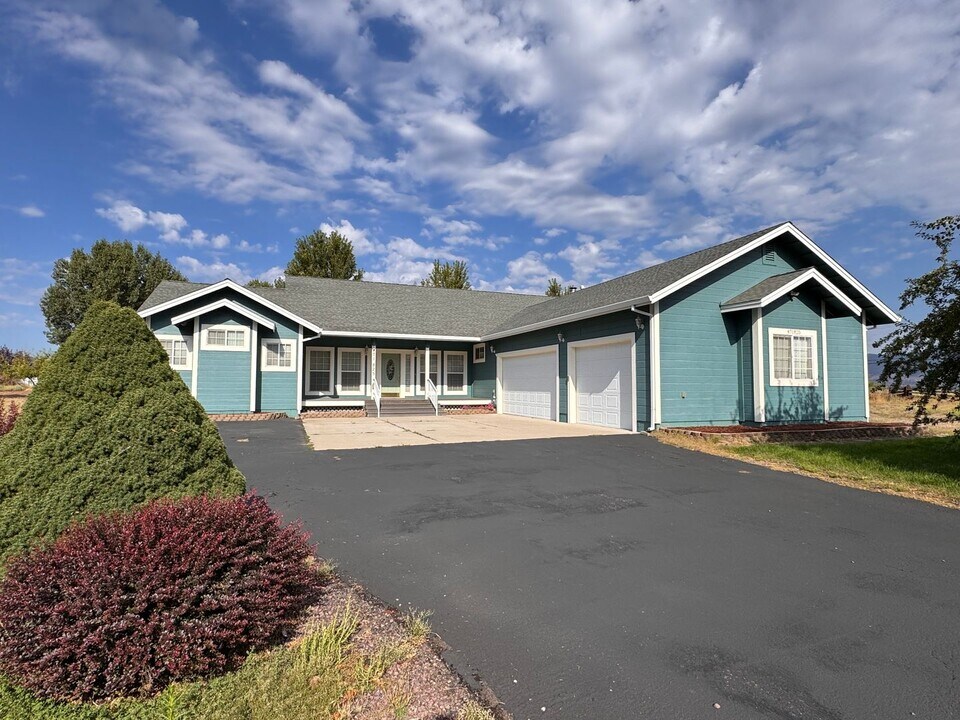 471-825-825 Bantley Dr in Susanville, CA - Building Photo