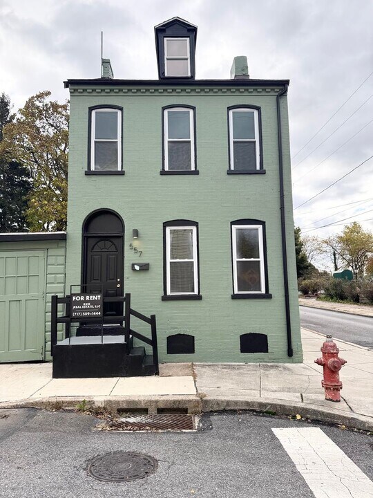 509 E Strawberry St in Lancaster, PA - Building Photo