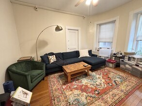 1477 Beacon St, Unit 7 in Brookline, MA - Foto de edificio - Building Photo