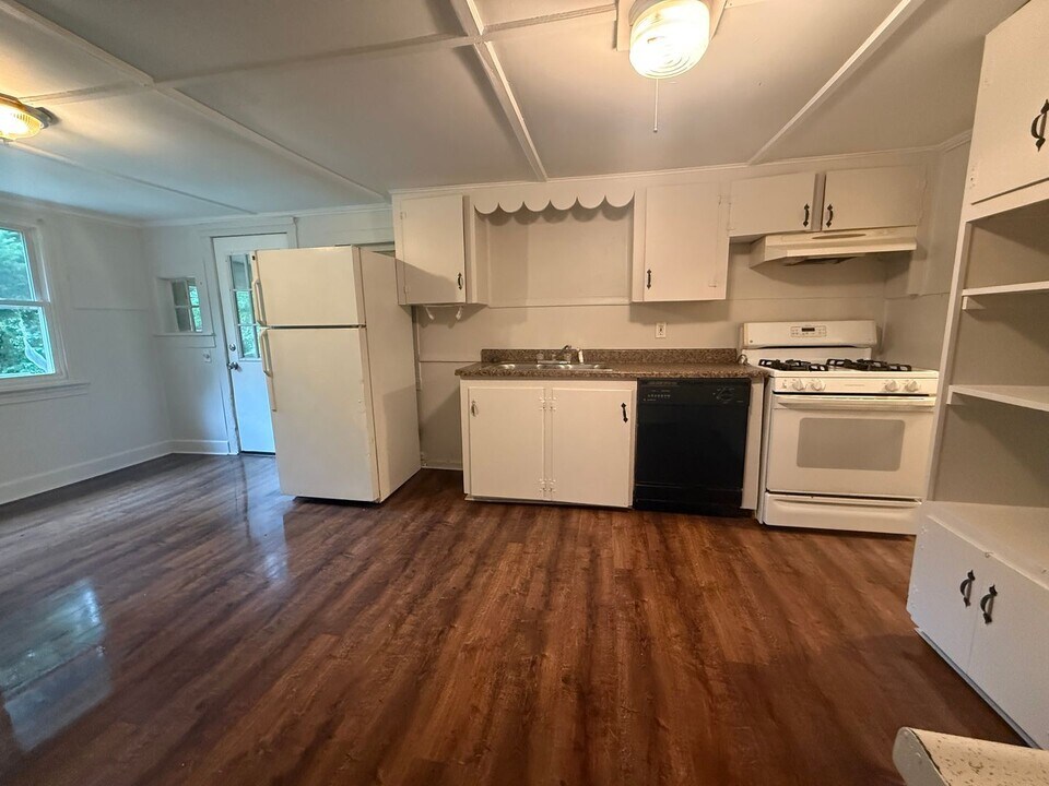 1244 Dalton Ave in Pittsfield, MA - Building Photo