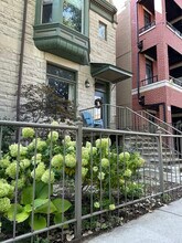 957 W Montana St in Chicago, IL - Building Photo - Building Photo