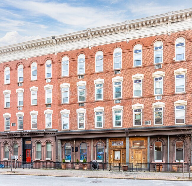 209 14th St in Hoboken, NJ - Foto de edificio - Building Photo