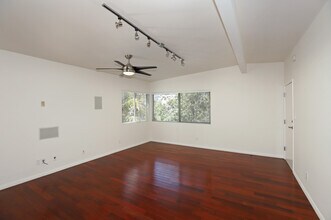 1/2 Abbot Kinney Blvd in Los Angeles, CA - Building Photo - Building Photo