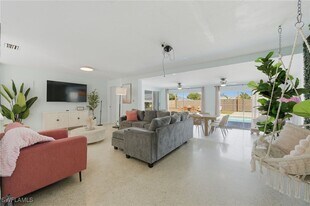 4044 Country Club Blvd in Cape Coral, FL - Building Photo