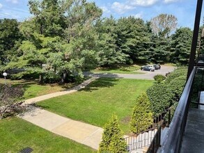 8 Ledgewood Way in Peabody, MA - Building Photo - Building Photo