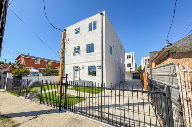 property at 423 E 31st St