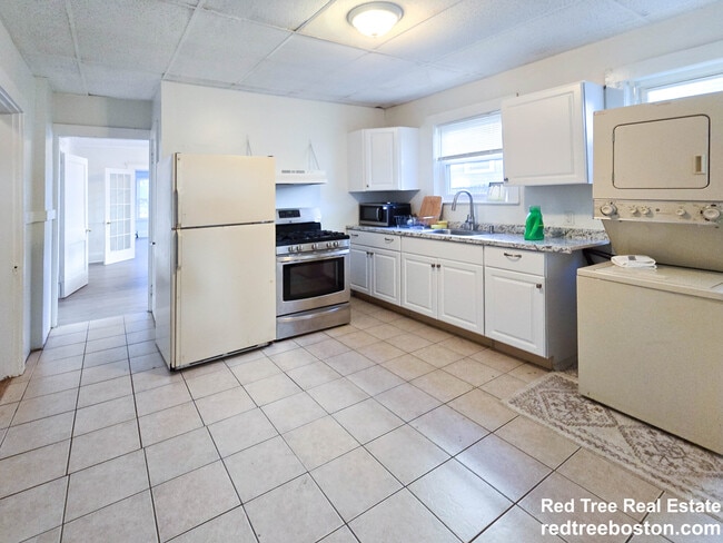 63 Pinckney St, Unit 1 in Somerville, MA - Building Photo - Building Photo