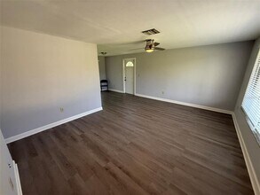 581 Grove Ave NW in Port Charlotte, FL - Building Photo - Building Photo