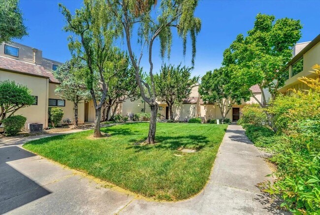 8105 Kern Ave in Gilroy, CA - Building Photo - Building Photo