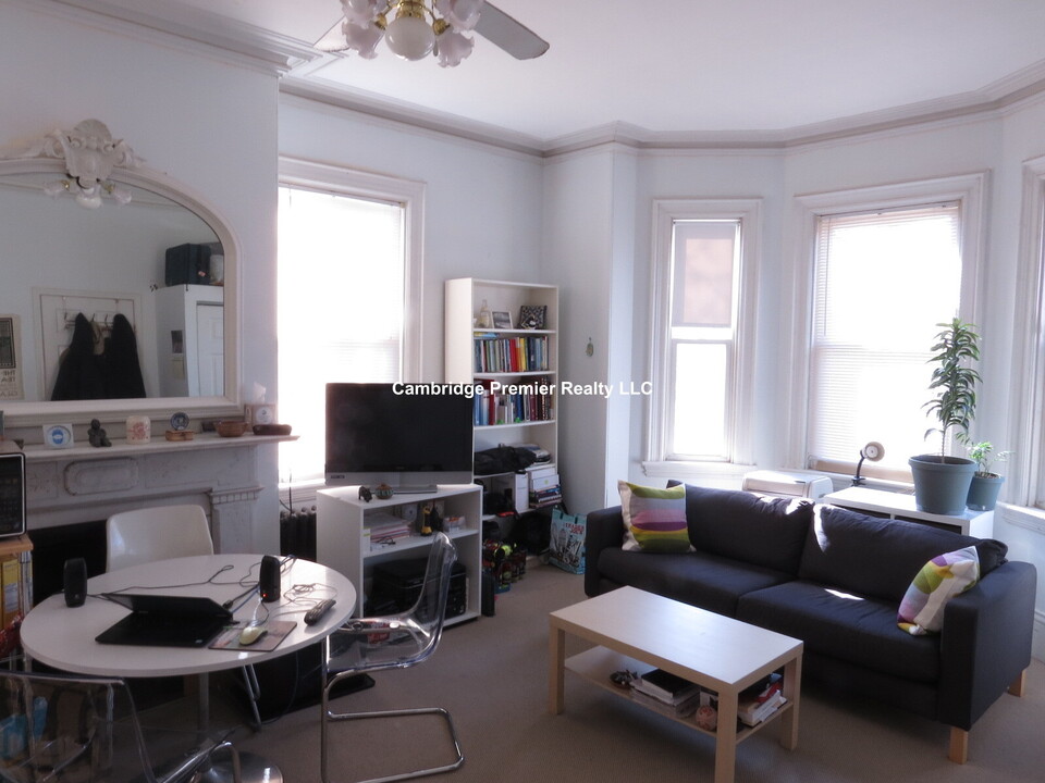 84 Ellery St, Unit 2 in Cambridge, MA - Building Photo