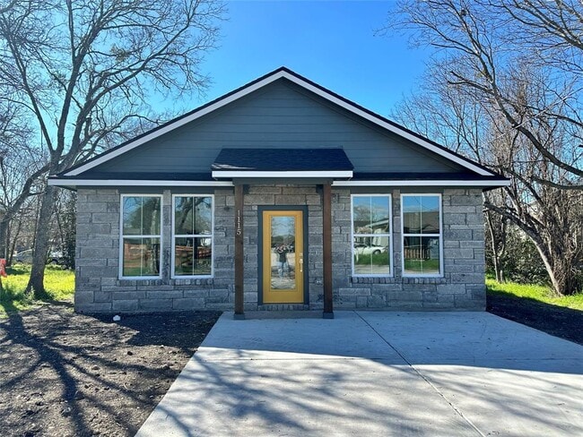 property at 1115 Neches St