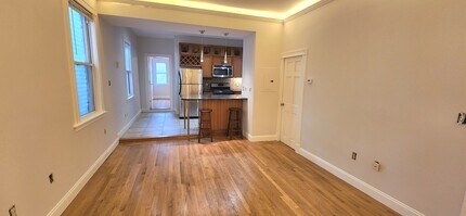 193 Maverick St, Unit 1L in Boston, MA - Building Photo - Building Photo