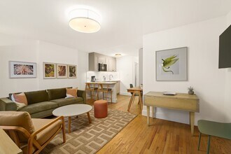 136 E 92nd St in New York, NY - Building Photo - Building Photo