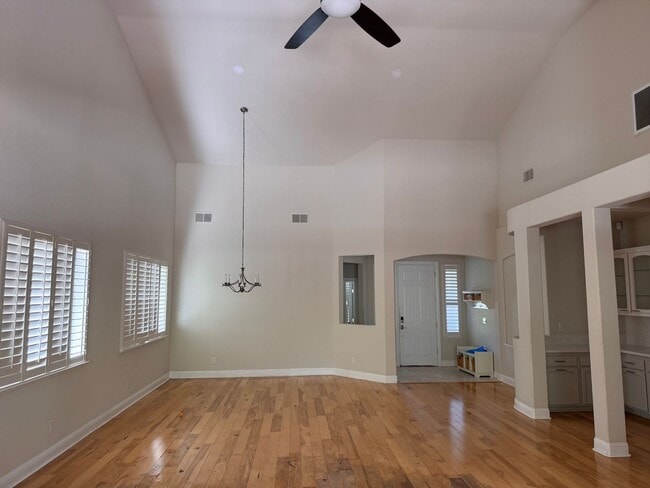 825 Morton Way in Folsom, CA - Building Photo - Building Photo