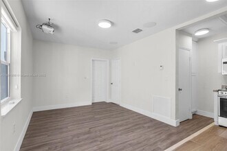 3334 SW 24th Ter in Miami, FL - Building Photo - Building Photo