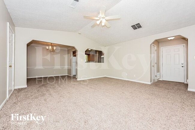 646 Woodknoll Ct in Jonesboro, GA - Foto de edificio - Building Photo
