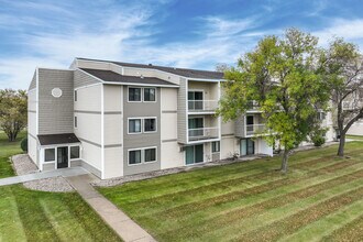 Windwood Estates in Fargo, ND - Foto de edificio - Building Photo