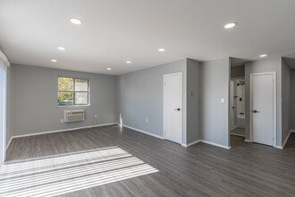 Washington Woods in Lansdowne, PA - Building Photo - Interior Photo