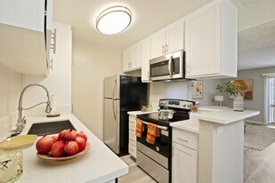 Natick Park in Sherman Oaks, CA - Building Photo