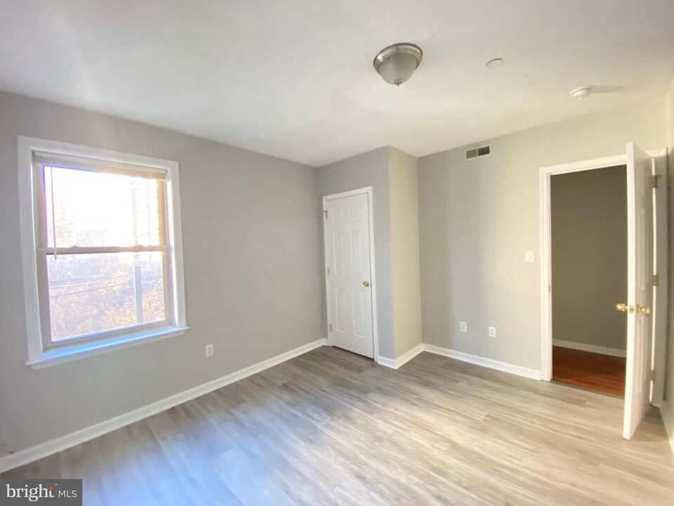 1811 Cecil B. Moore Ave in Philadelphia, PA - Building Photo