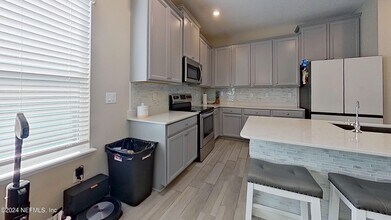 10887 Ventnor Ave in Jacksonville, FL - Building Photo - Building Photo