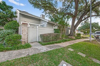 13040 Greenway Chase Ct in Houston, TX - Building Photo - Building Photo