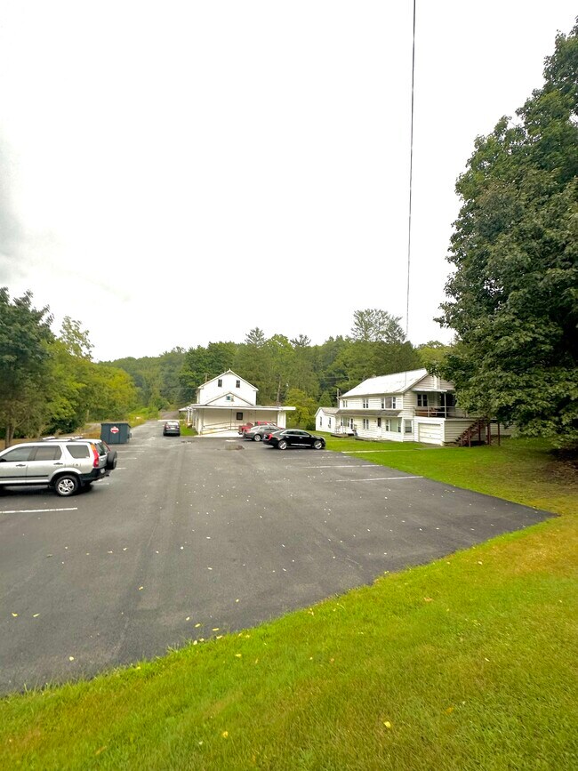 850 Iron Ridge Rd in Spring Grove, PA - Building Photo - Building Photo
